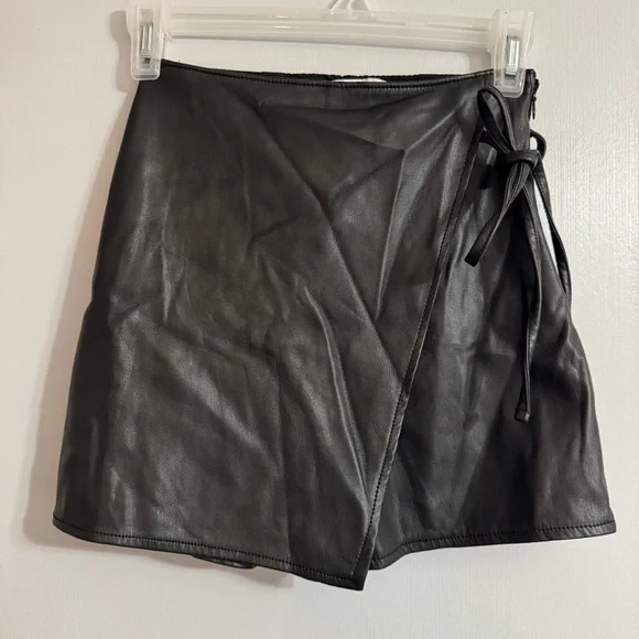 Abercrombie & Fitch Black Faux Leather Mini Skort Skirt Size XXS